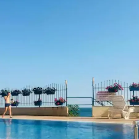Coral סבטי ולאס